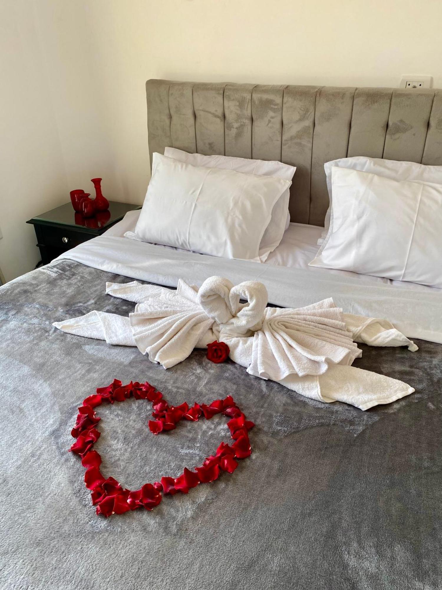 K Boutique Hotel Medspa-Pyramids & Grand Egyptian Museum Ghatati Dış mekan fotoğraf
